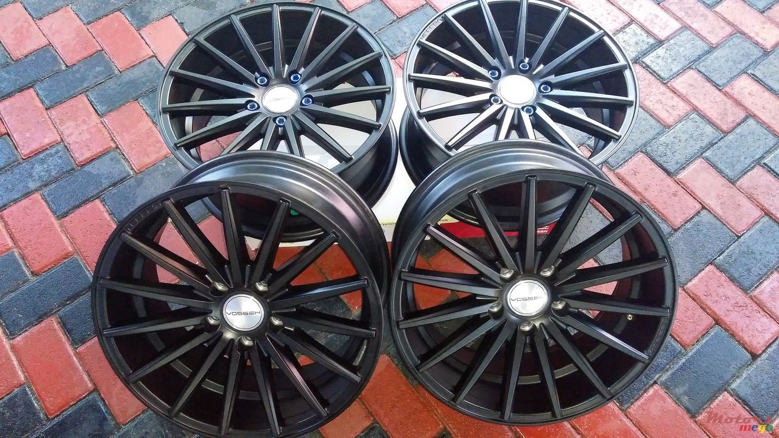 2018' Mitsubishi photo #7