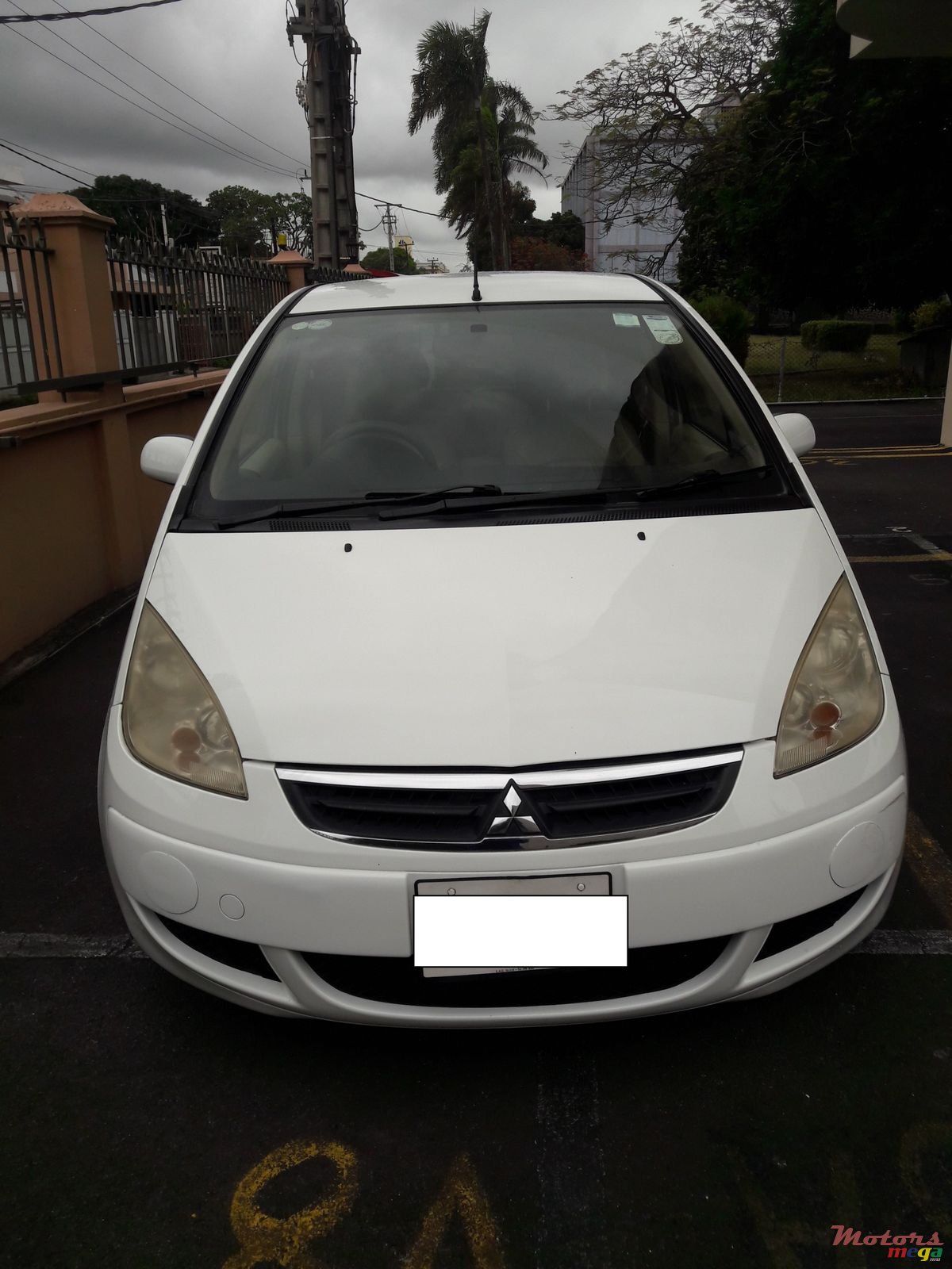 2005' Mitsubishi Colt photo #2