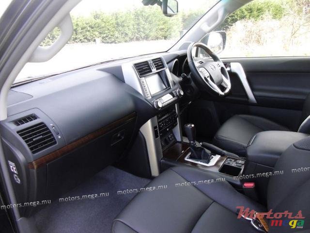 2012' Toyota Land Cruiser photo #1