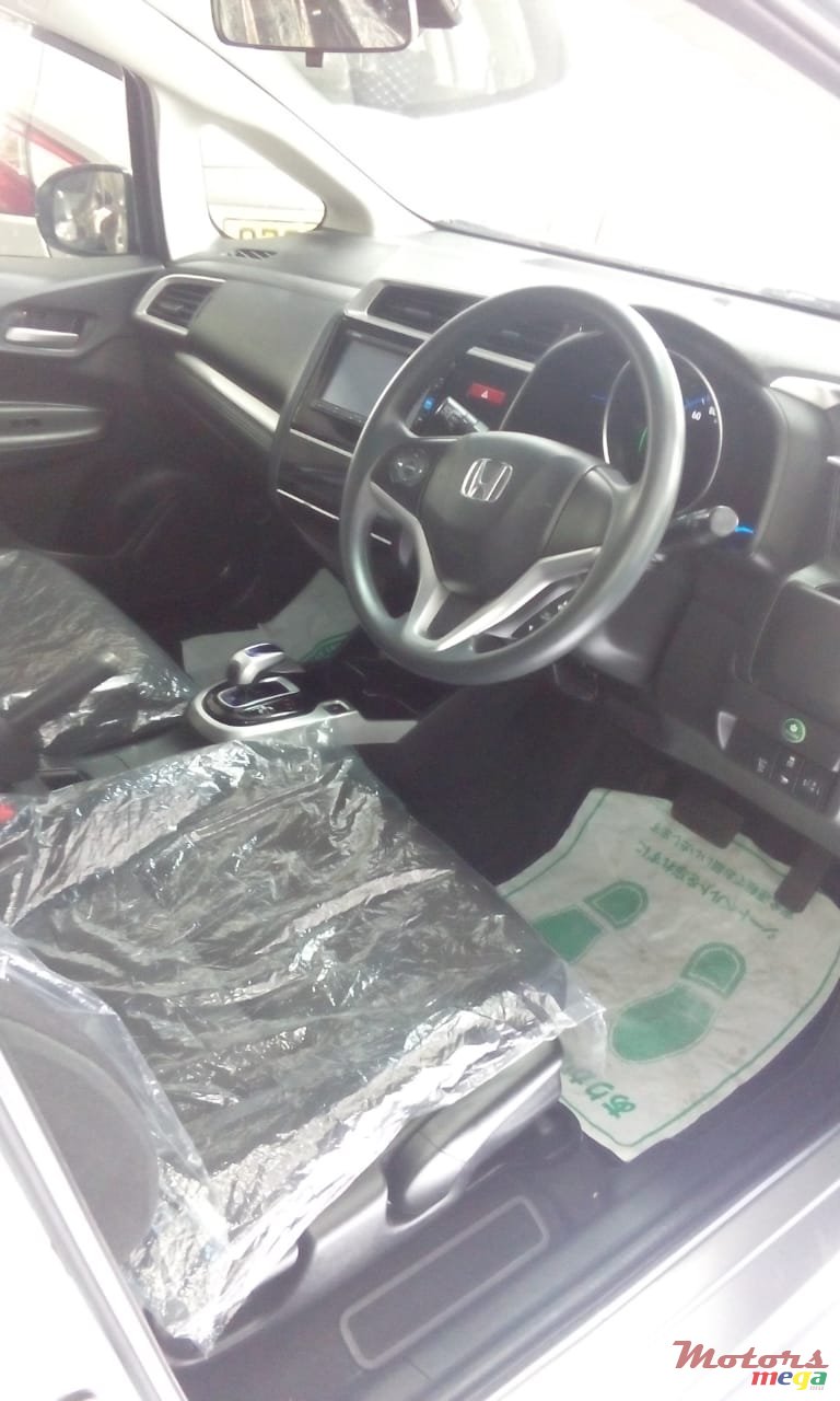 2017' Honda fit Hybrid photo #2