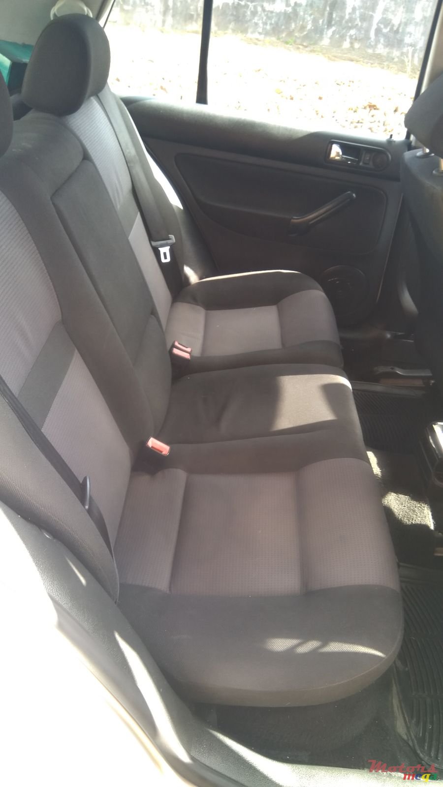 2005' Volkswagen Golf photo #1