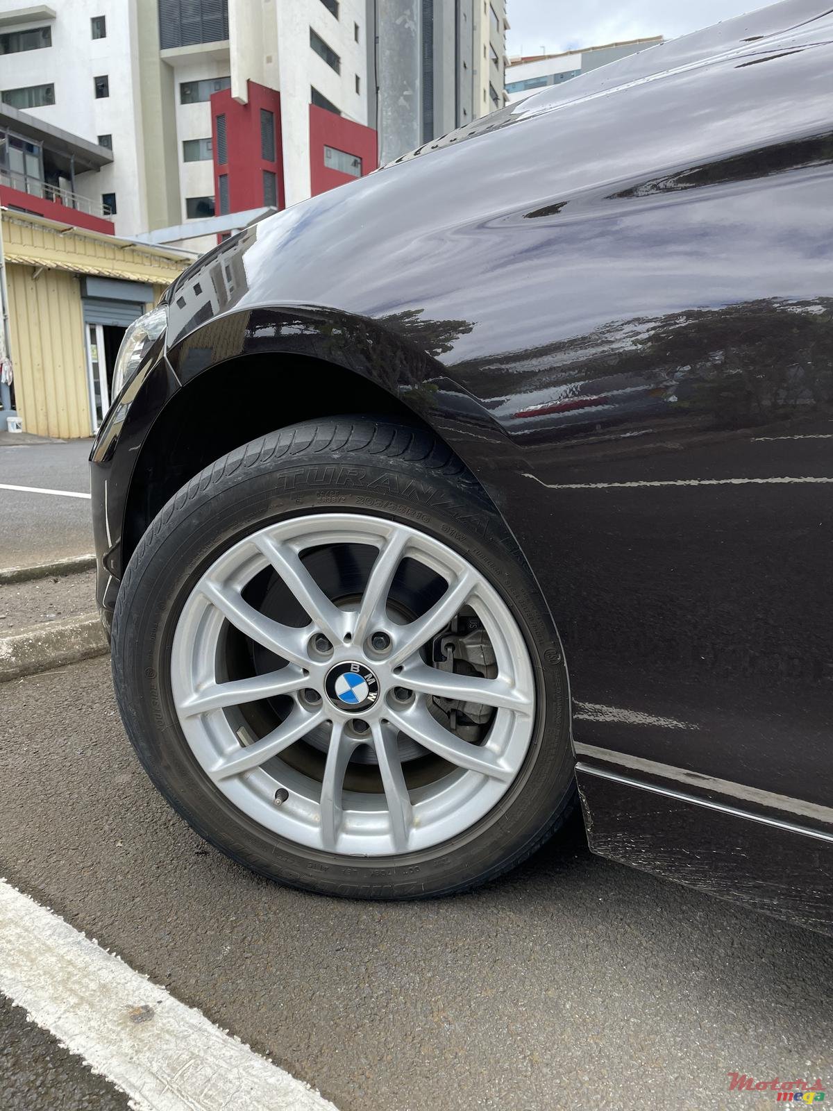 2016' BMW 1 Series 5 Door photo #4