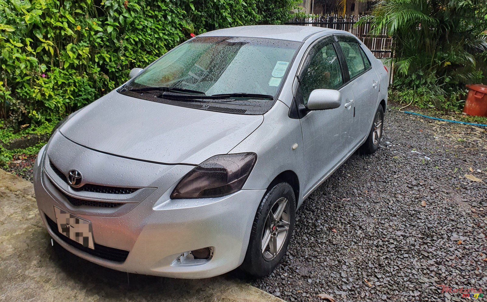 2007' Toyota Belta photo #1