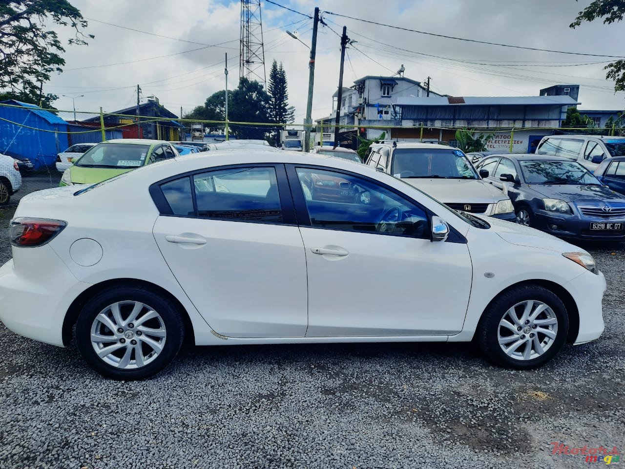 2013' Mazda 3 photo #1