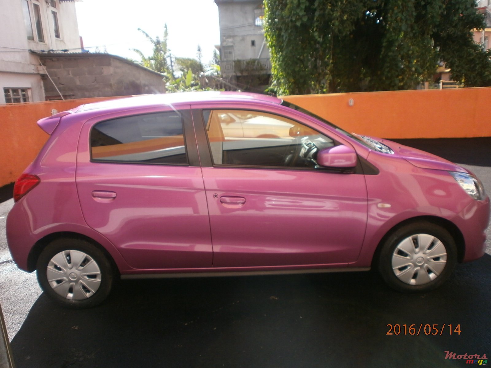 2012' Mitsubishi Mirage photo #3