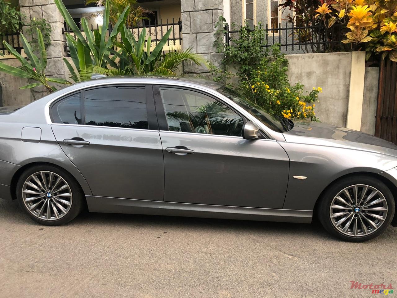 2010' BMW 320 photo #2