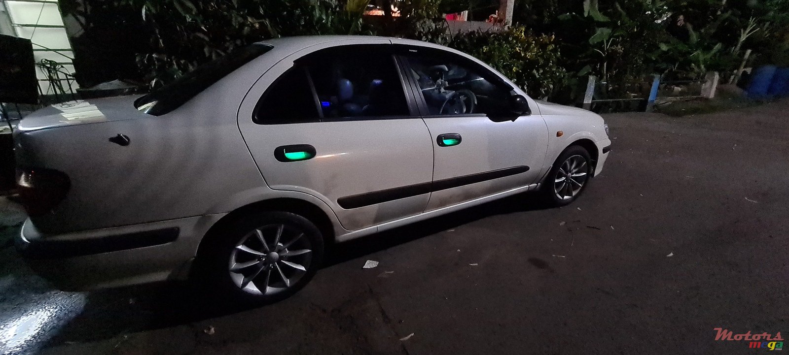 2000' Nissan Sunny photo #2