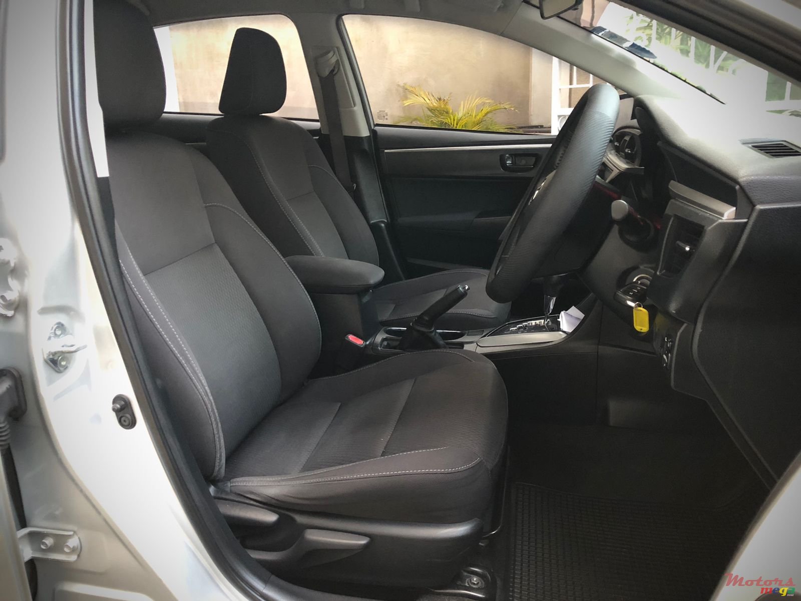 2016' Toyota Corolla Altis photo #3