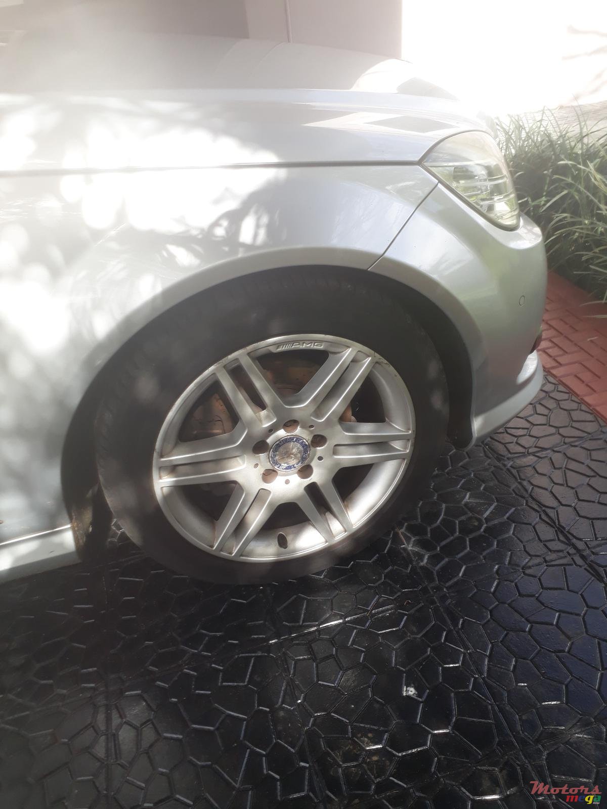 2010' Mercedes-Benz photo #2