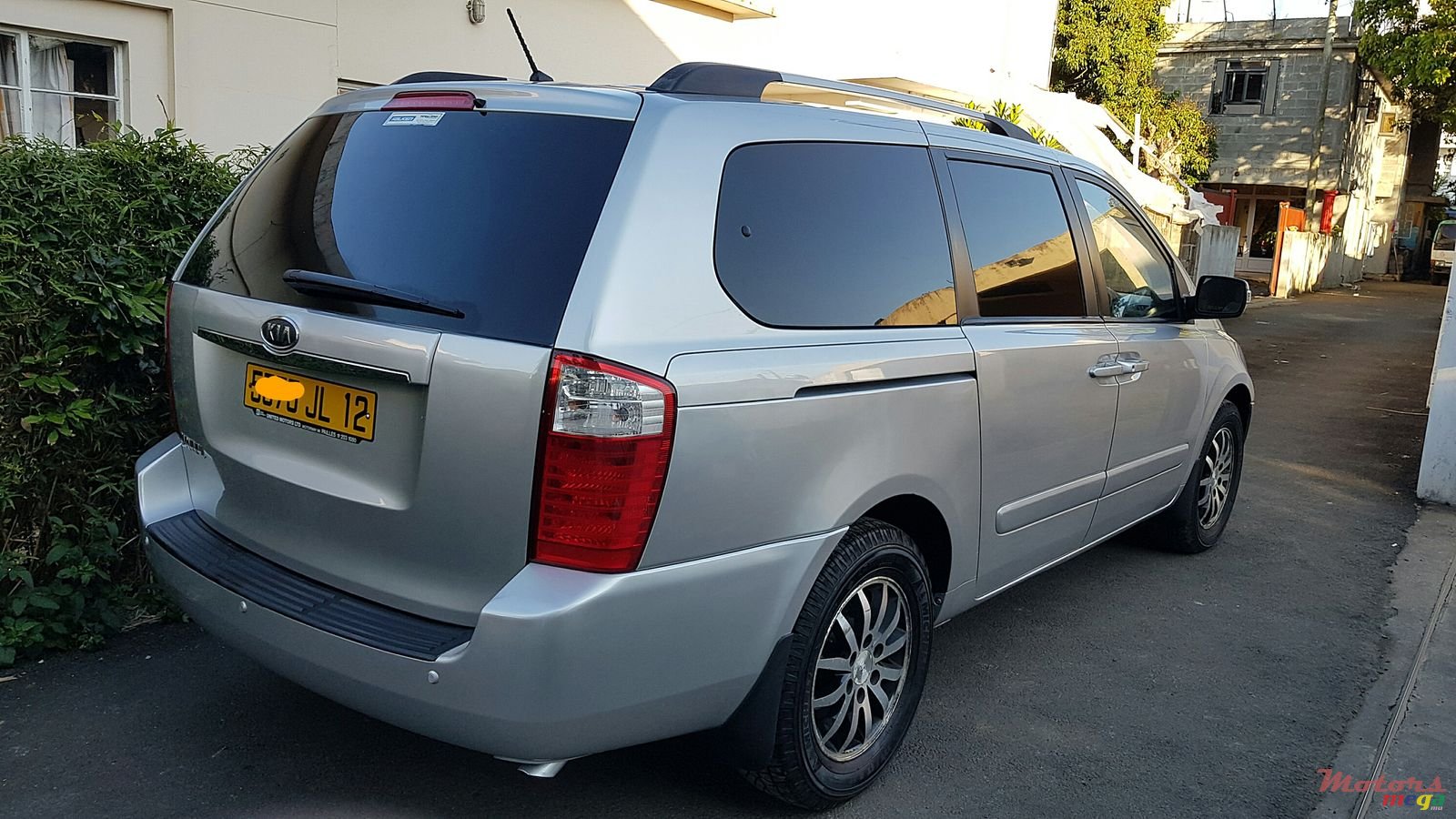 2012' Kia Carnival photo #2