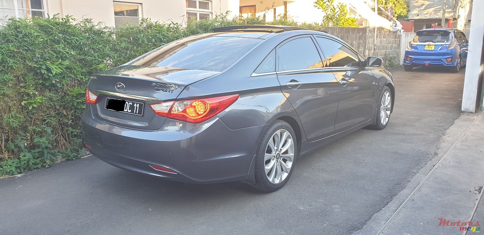 2011' Hyundai Sonata photo #2