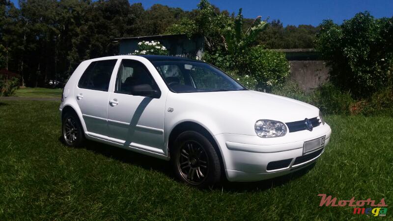 2003' Volkswagen Golf IV photo #2