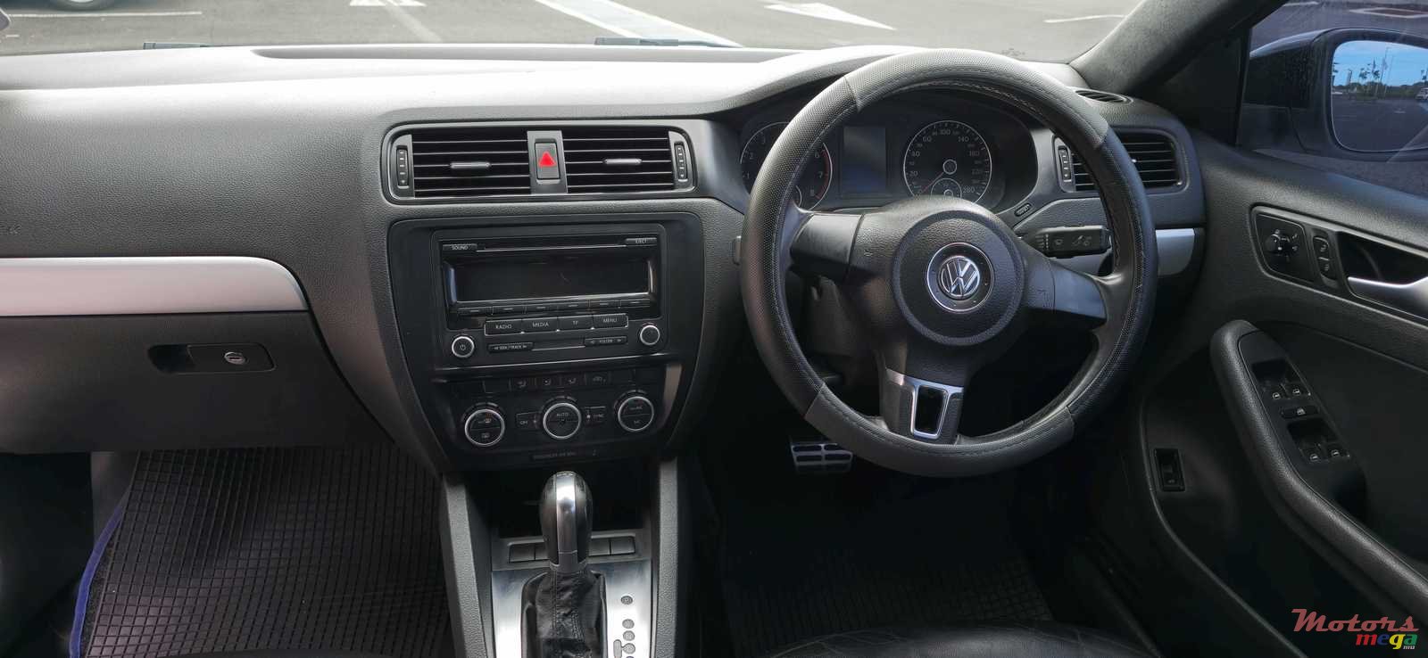 2013' Volkswagen Jetta 1.4 TURBO DSG photo #6