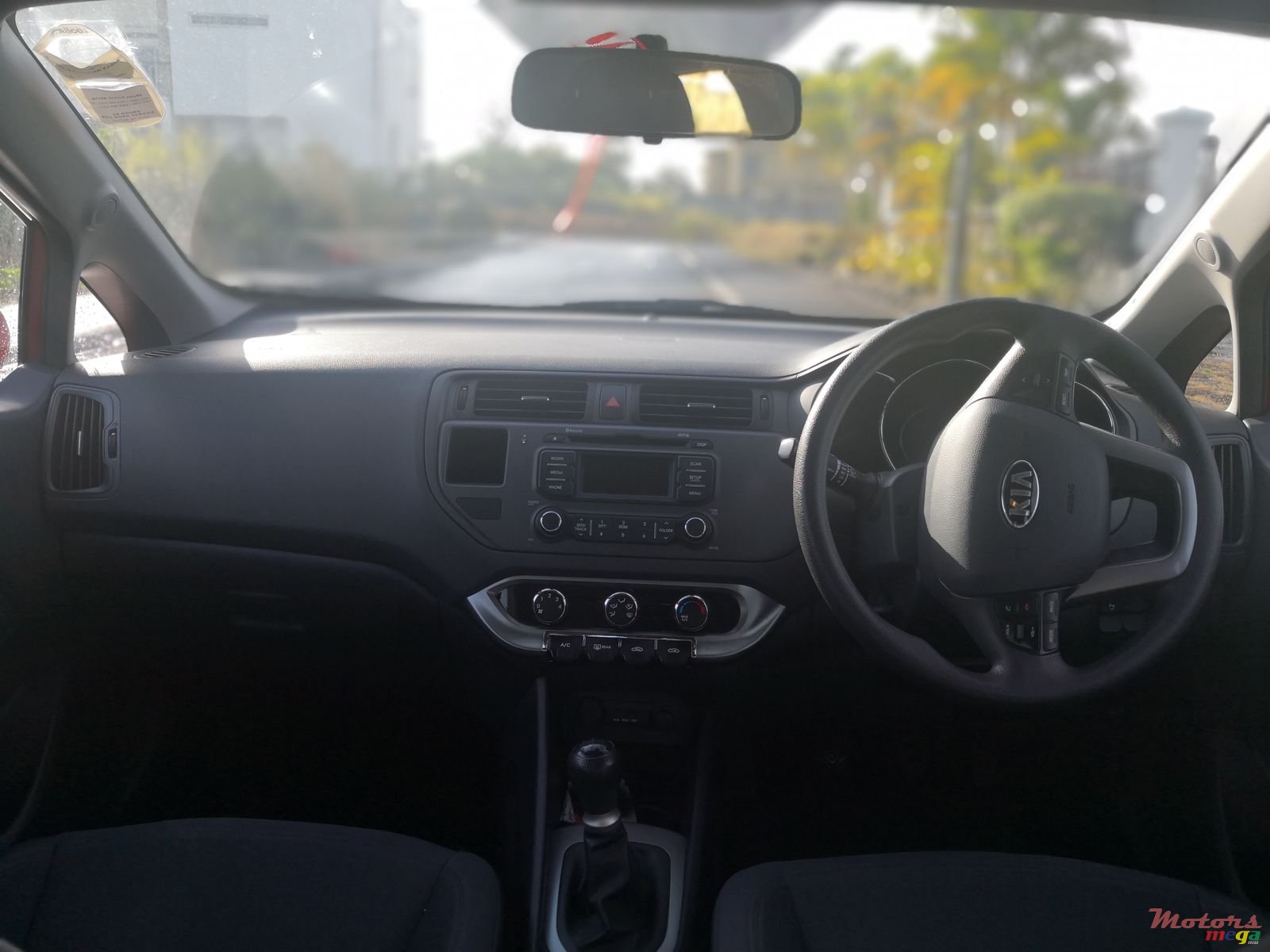 2013' Kia Rio hatchback photo #5