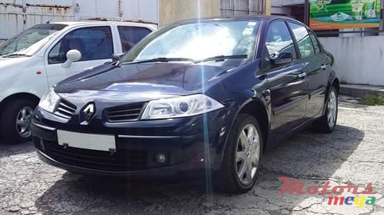 2008' Renault Megane photo #2