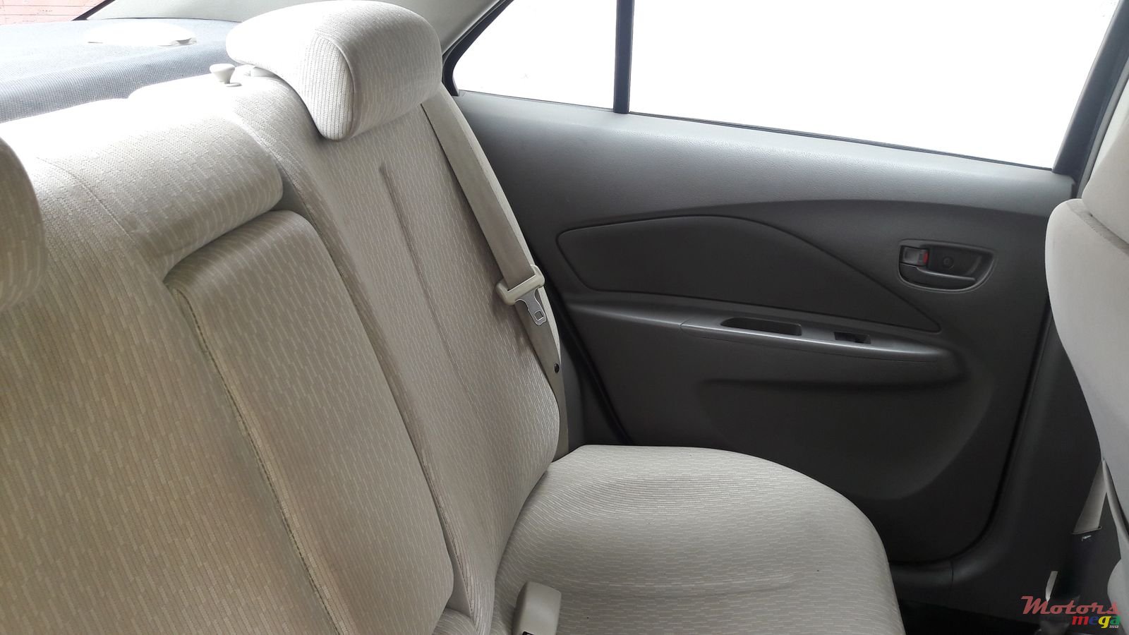 2012' Toyota Yaris Local photo #6