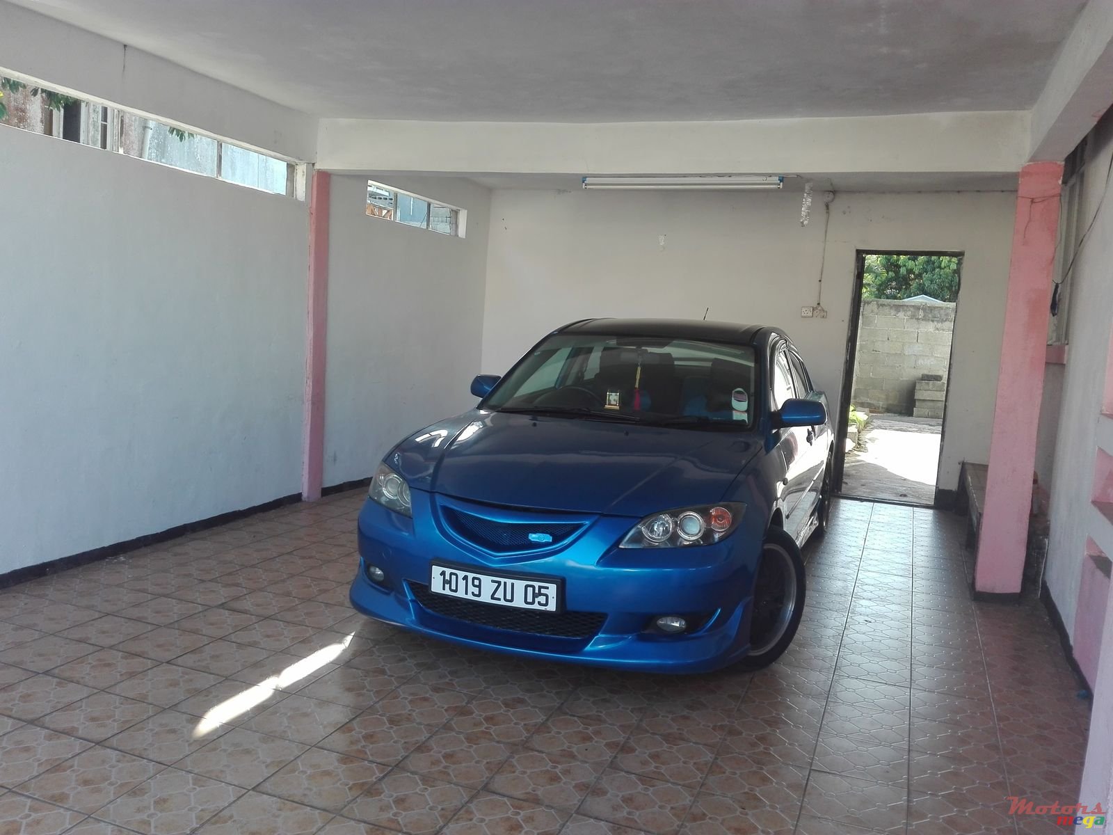 2005' Mazda 3 Sport photo #2