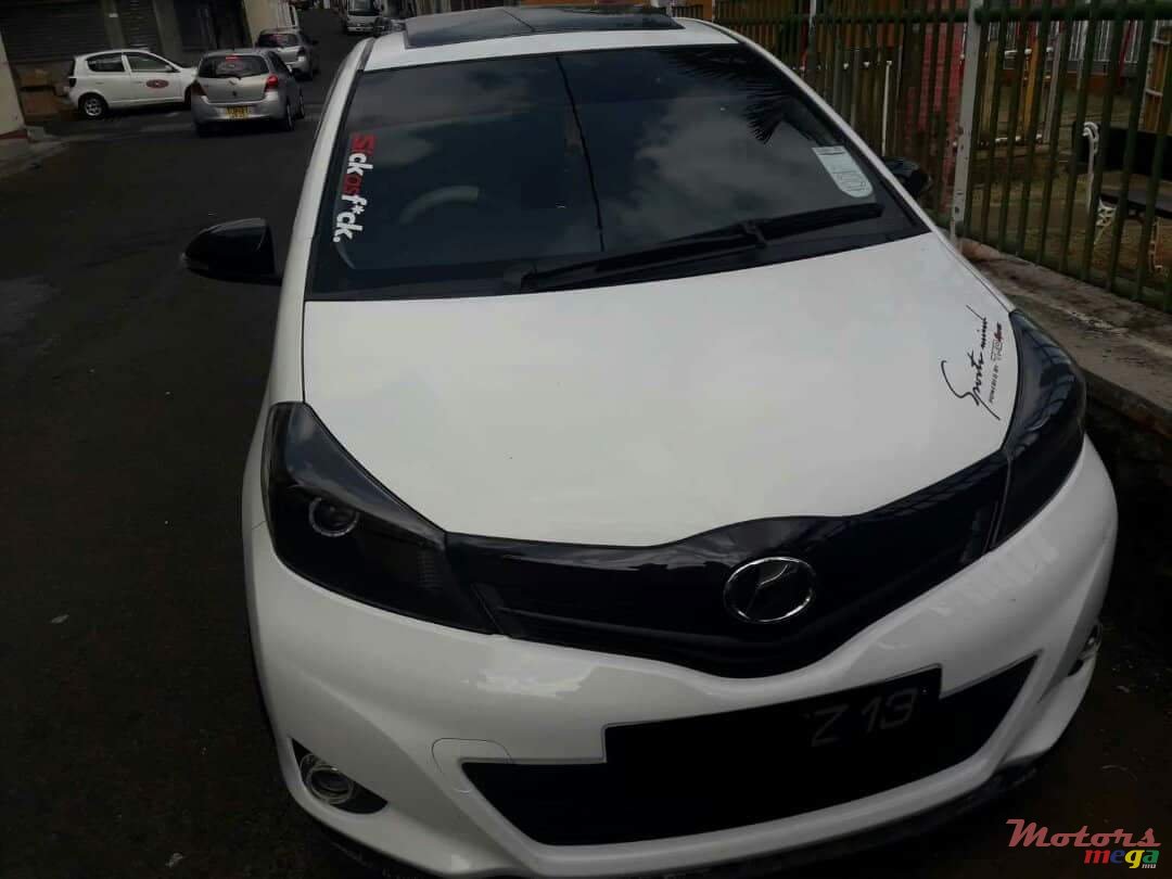 2013' Toyota Vitz photo #1