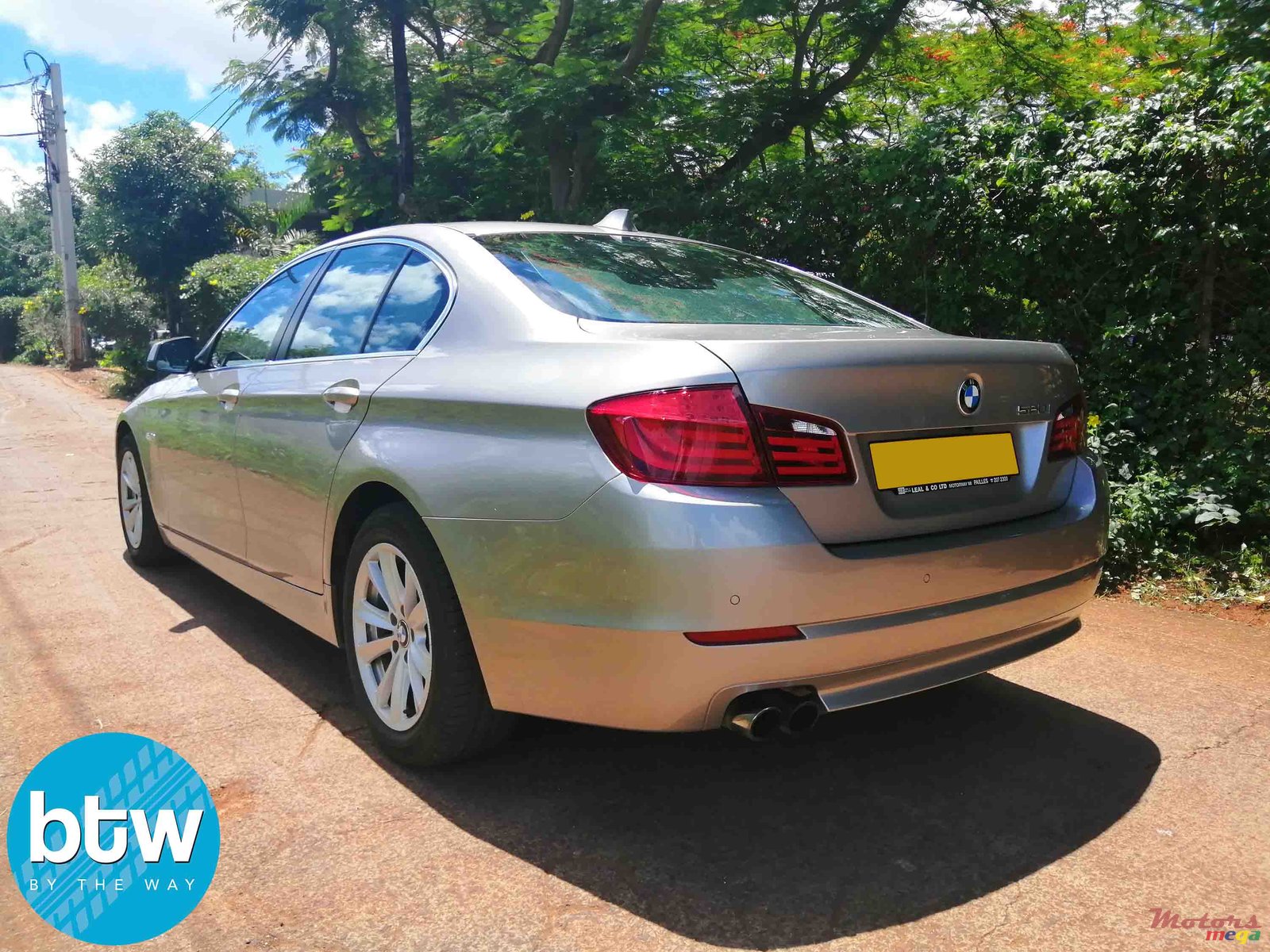 2012' BMW 5 Series 520i photo #2