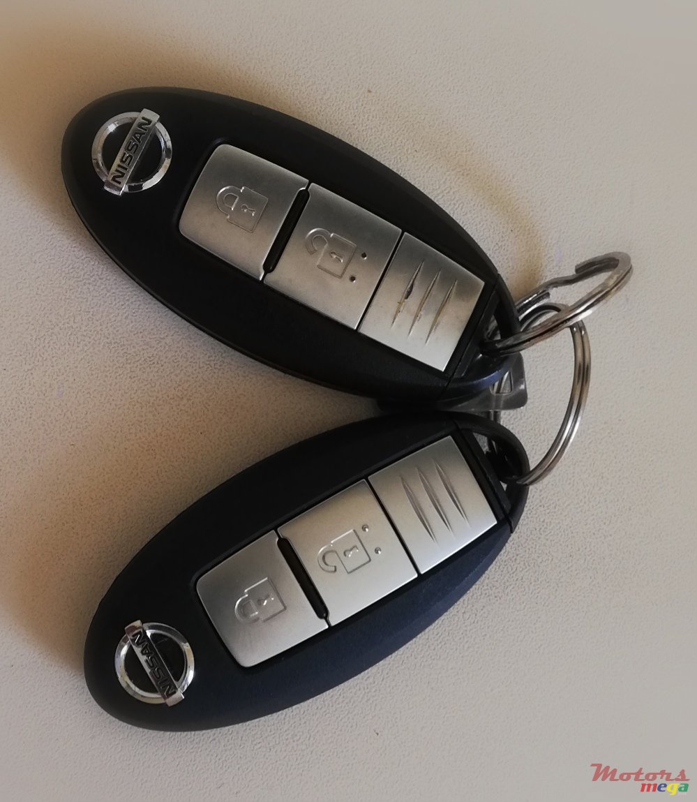 2014' Nissan March photo #1