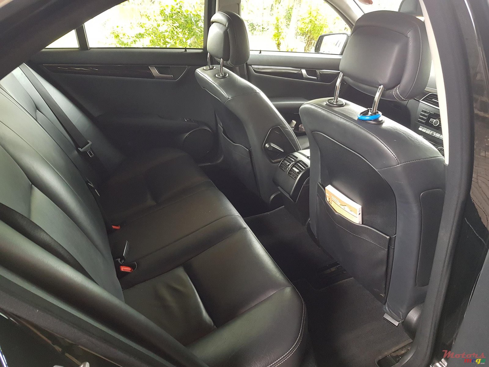 2011' Mercedes-Benz C-Class photo #3