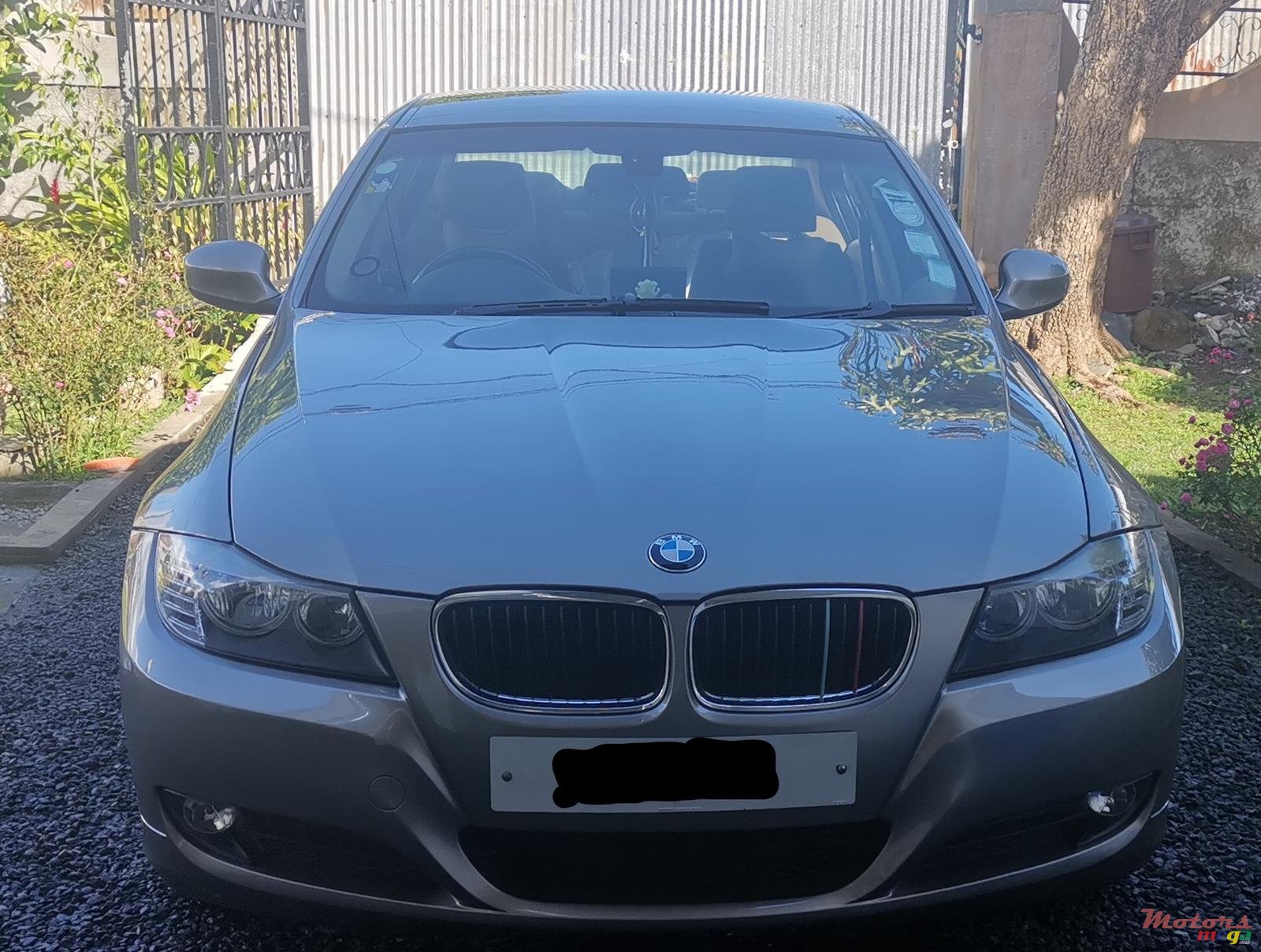 2009' BMW 3 Series Sedan 3201 E90 photo #3