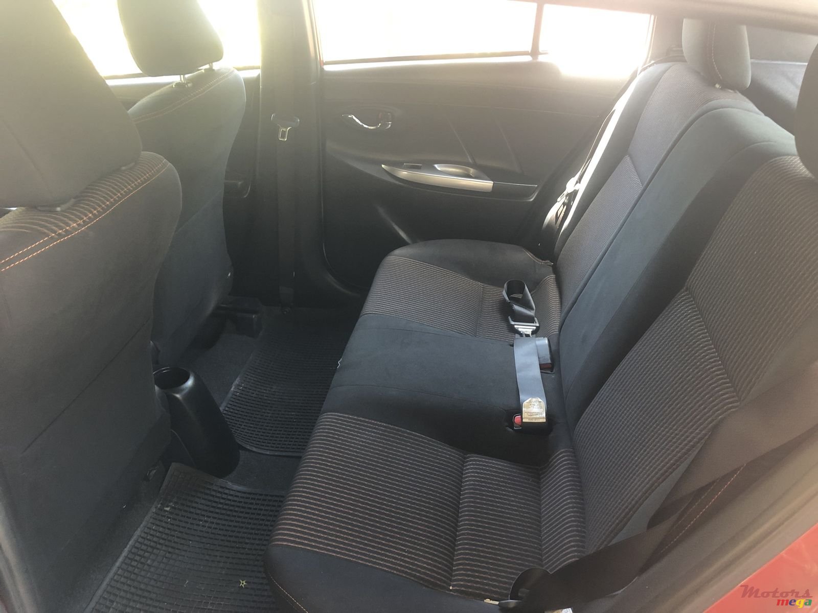 2015' Toyota Yaris photo #4