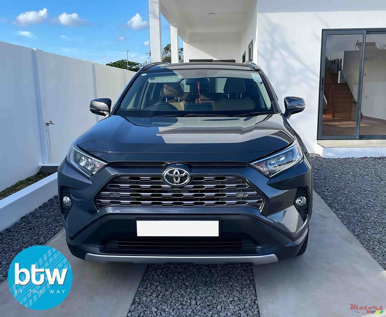 2019' Toyota RAV4 photo #1