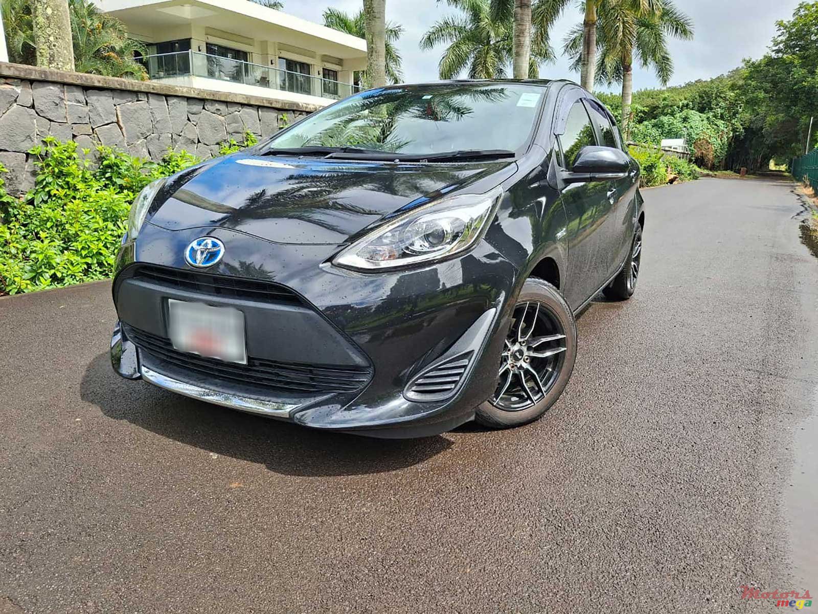 2020' Toyota Aqua 1.5 Hybrid photo #2