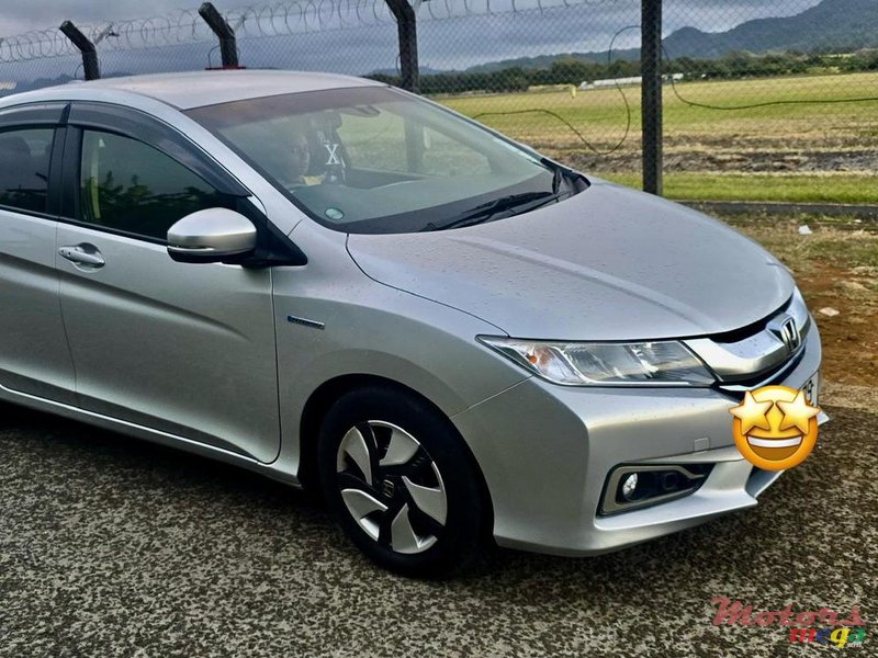 2015' Honda Grace photo #2