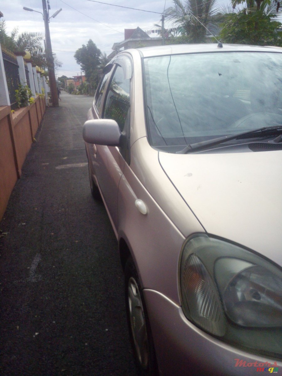 1999' Toyota Vitz auto photo #2