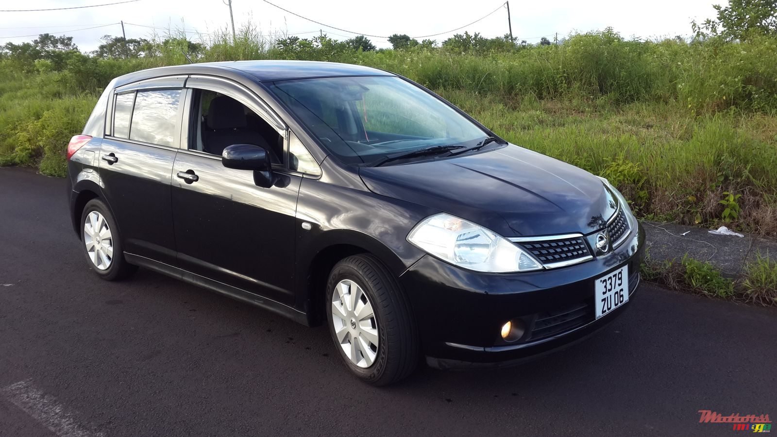 2006' Nissan Tiida Hatchback photo #1