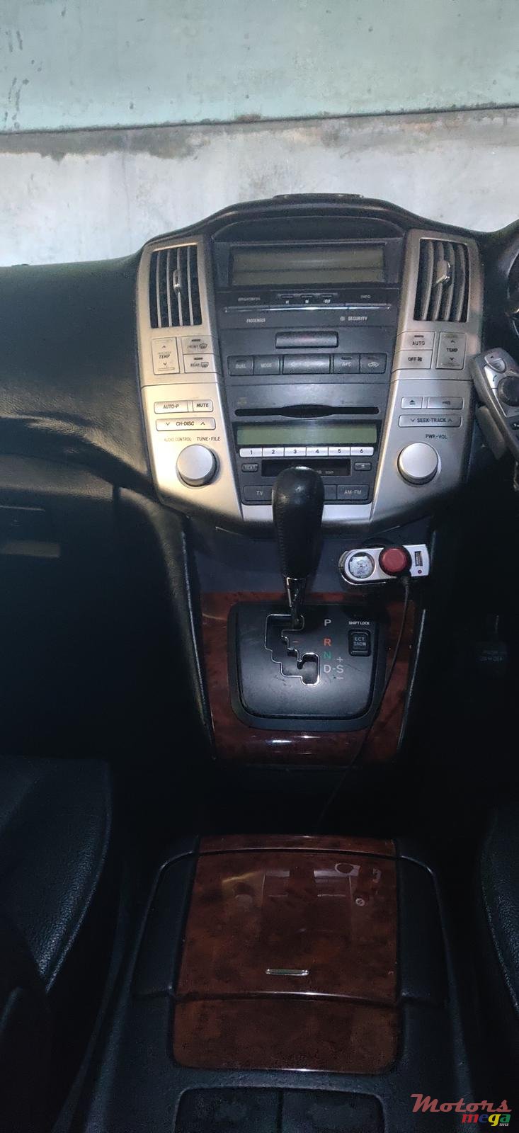 2003' Toyota Harrier photo #3