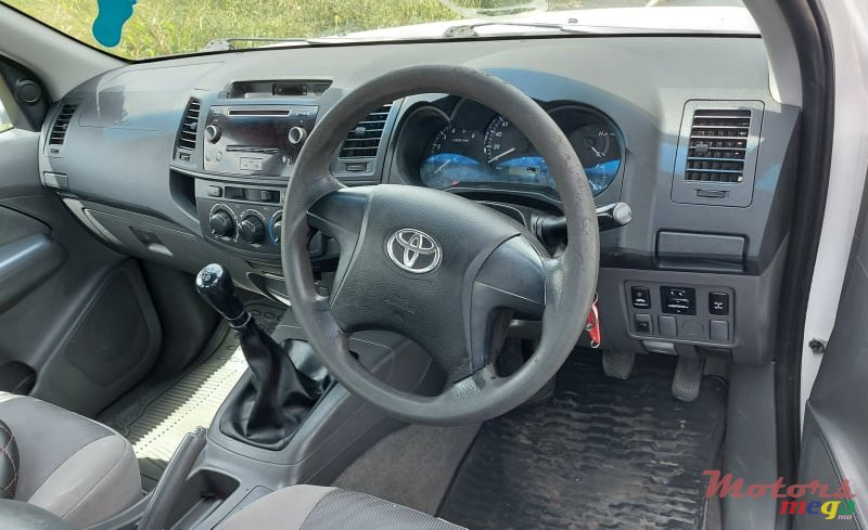 2015' Toyota Hilux 2.5 Turbo photo #6