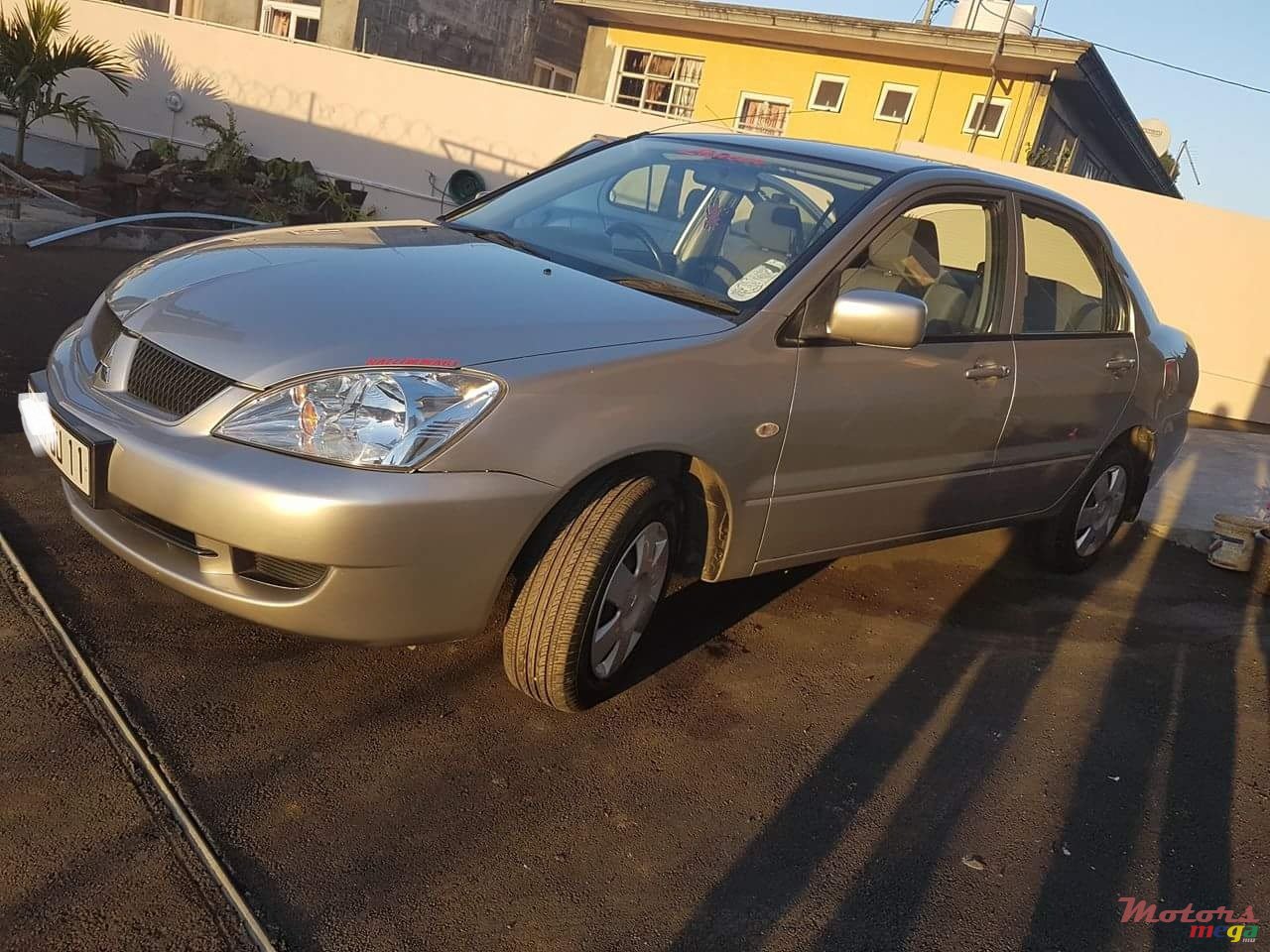 2011' Mitsubishi Lancer GLX photo #1