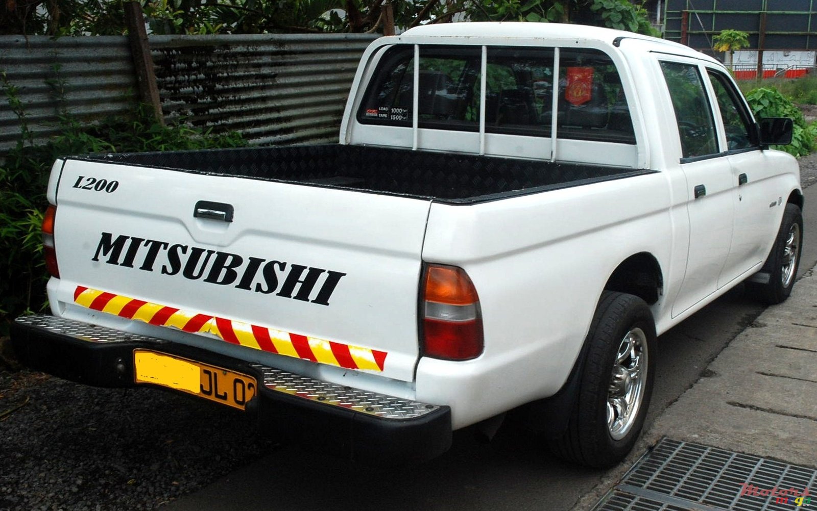 2002' Mitsubishi L 200 photo #1