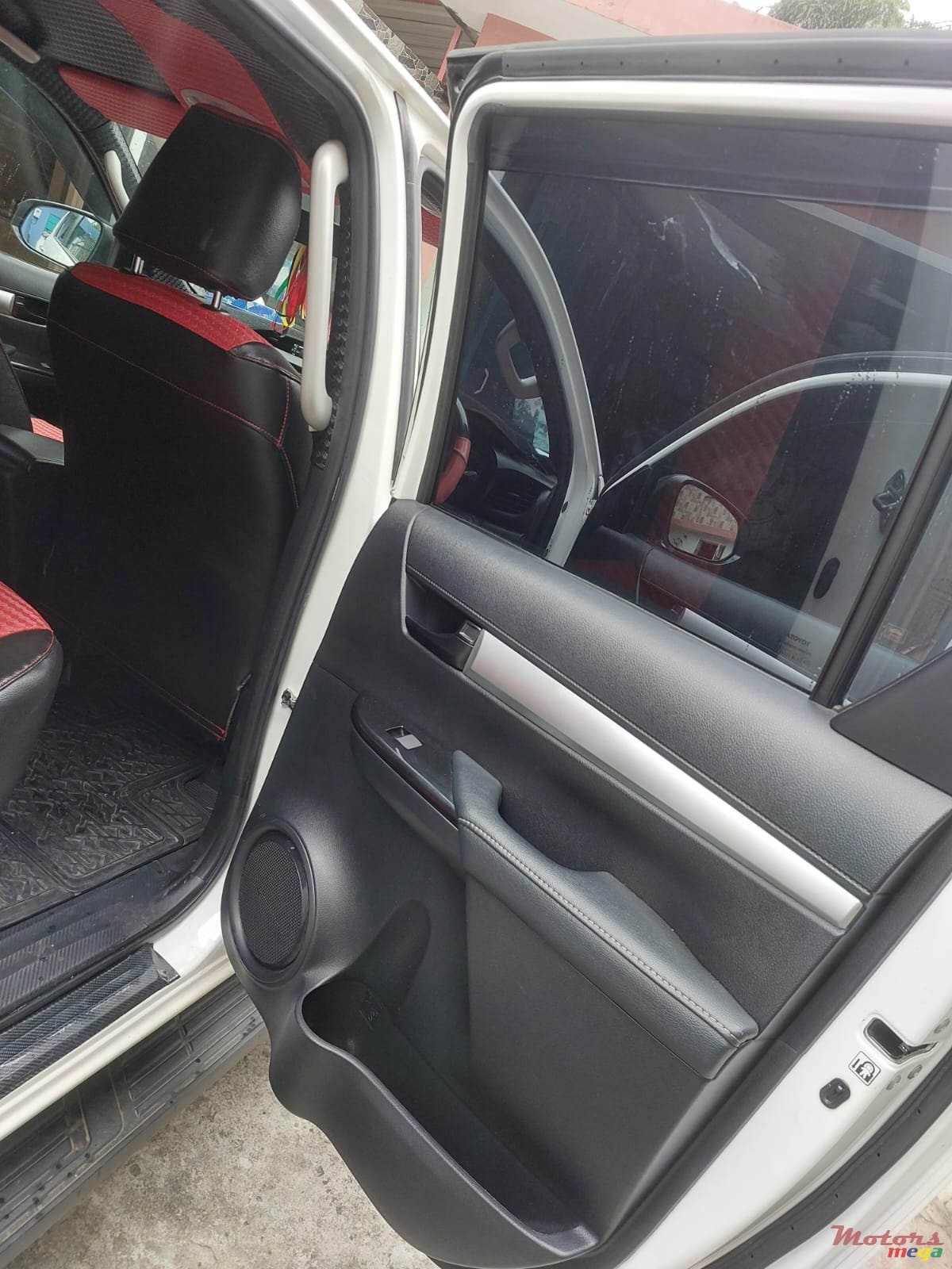 2022' Toyota Hilux photo #7