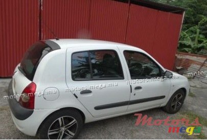 2003' Renault Clio II DCi 1.5 photo #2