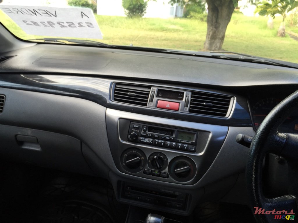 2006' Mitsubishi Lancer photo #3