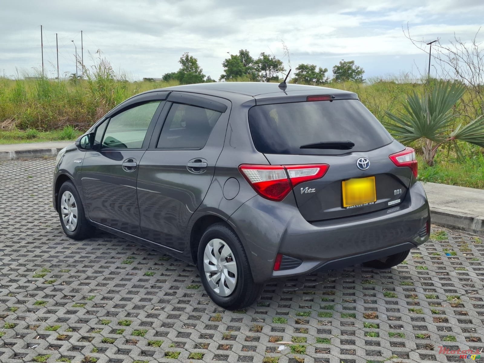 2017' Toyota Vitz photo #1