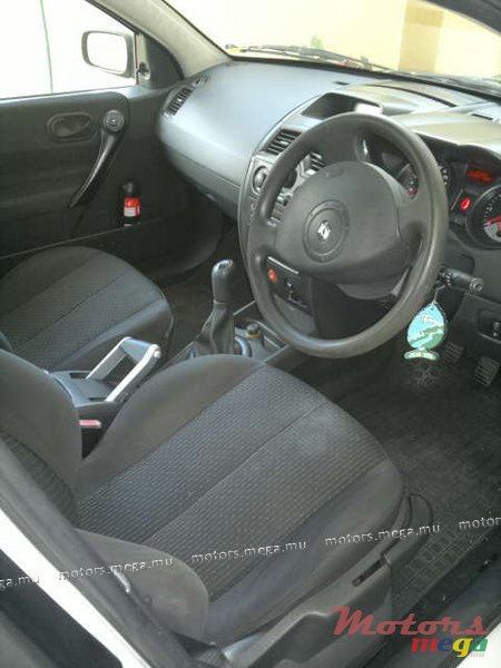 2006' Renault photo #3