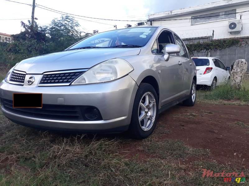 2006' Nissan Tiida latio photo #1