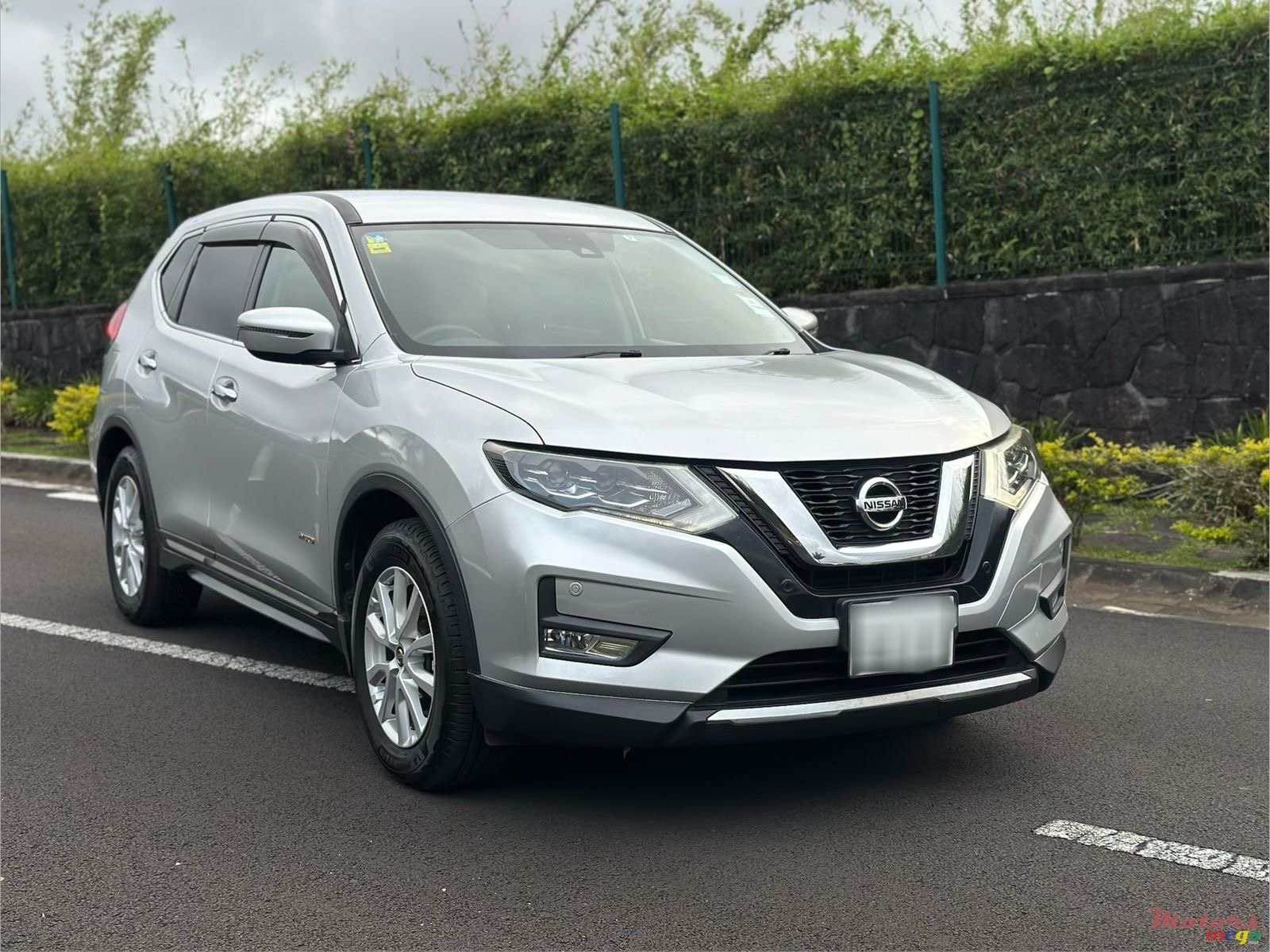 2017' Nissan Xtrail Hybrid photo #1