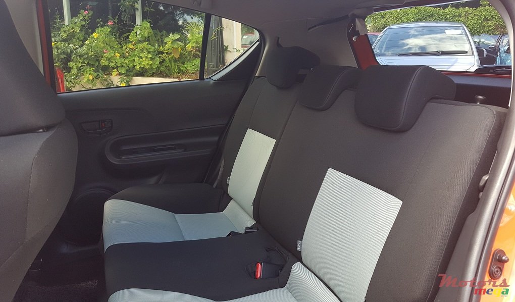 2014' Toyota Prius c photo #4