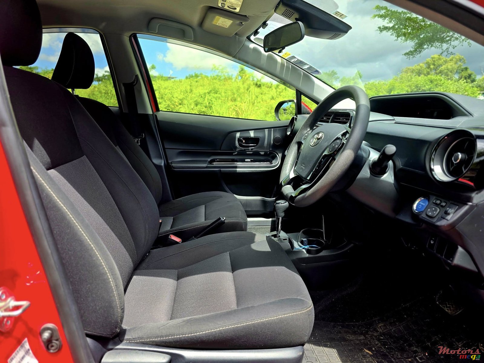 2020' Toyota Aqua photo #6