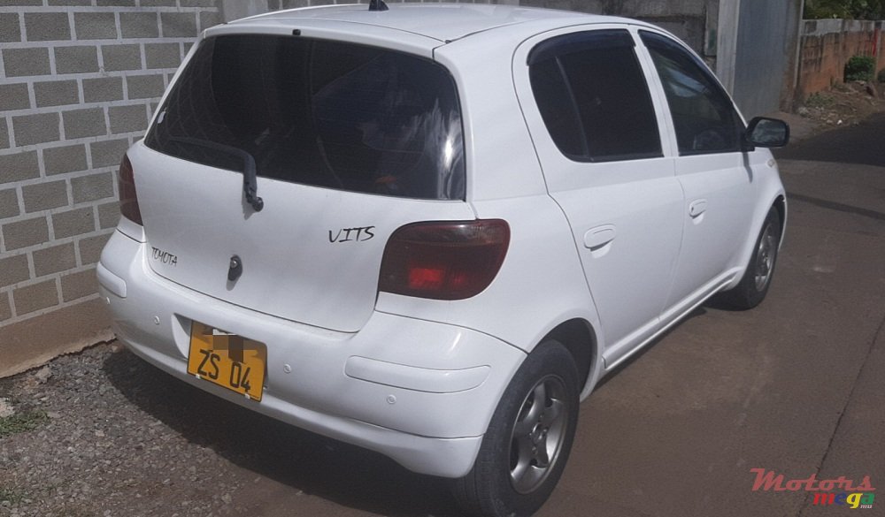 2004' Toyota Vitz photo #4