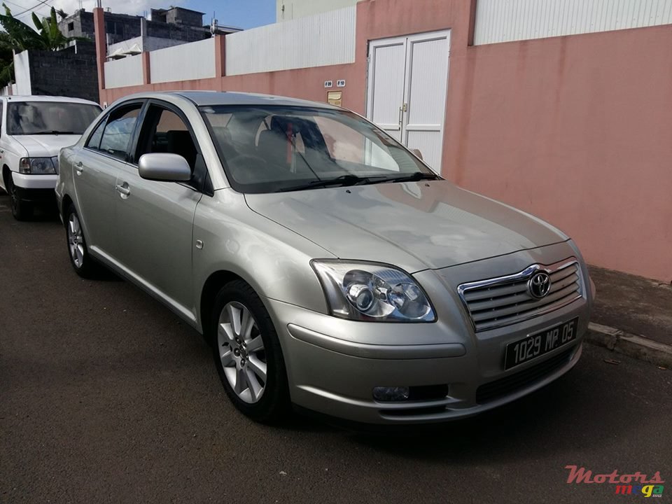 2005' Toyota Avensis photo #4