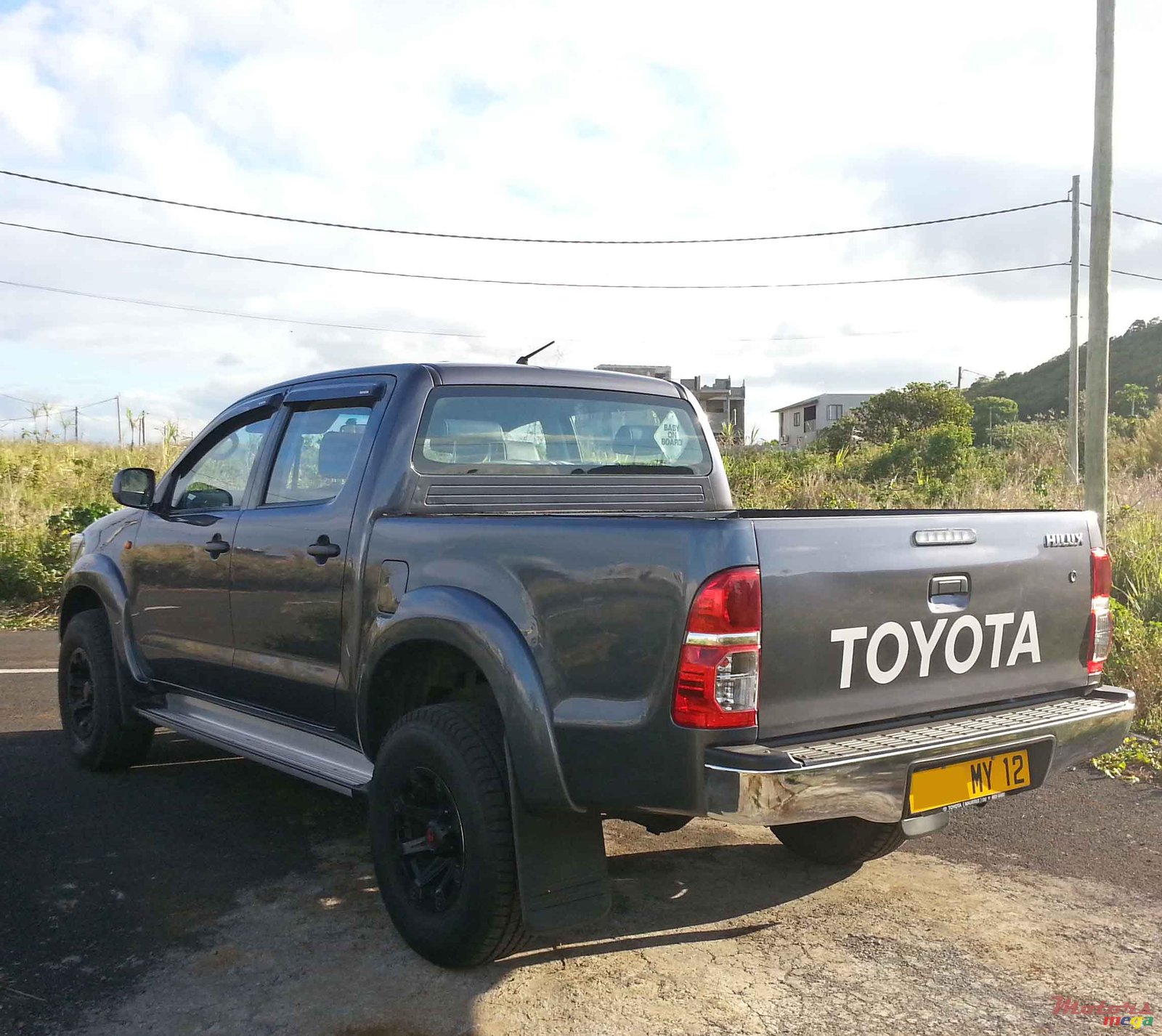 2012' Toyota Hilux photo #2