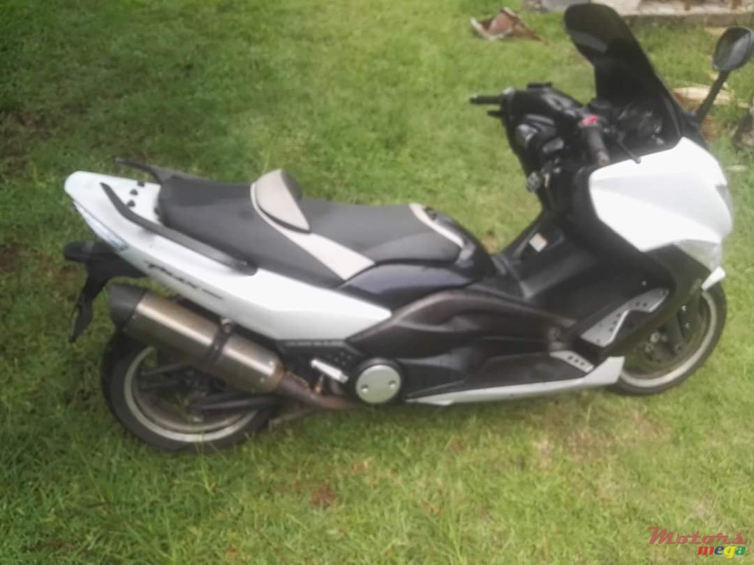 2011' Yamaha Scooter Tmax 500cc Bi-Cylindre photo #2