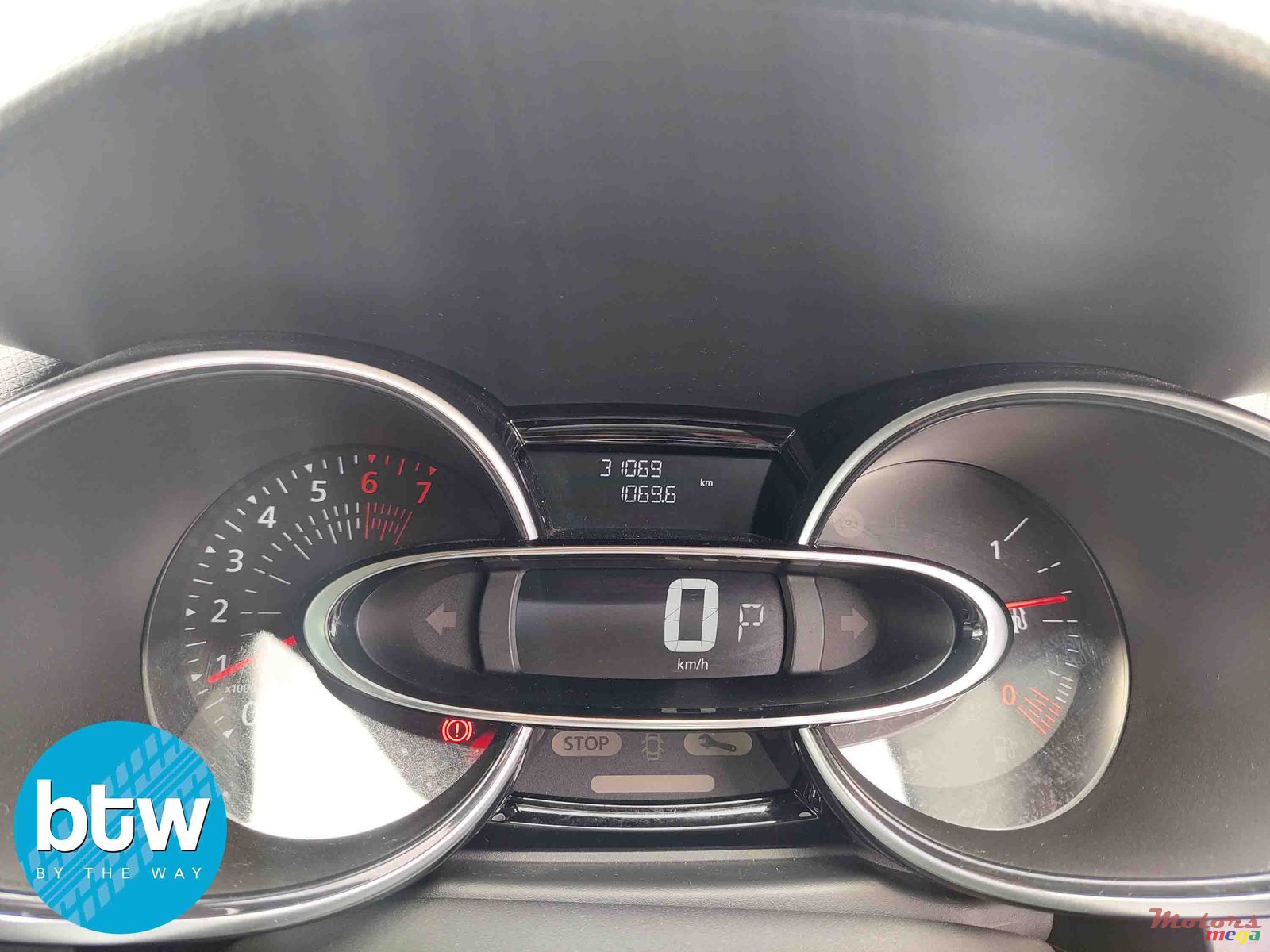 2020' Renault Clio photo #7